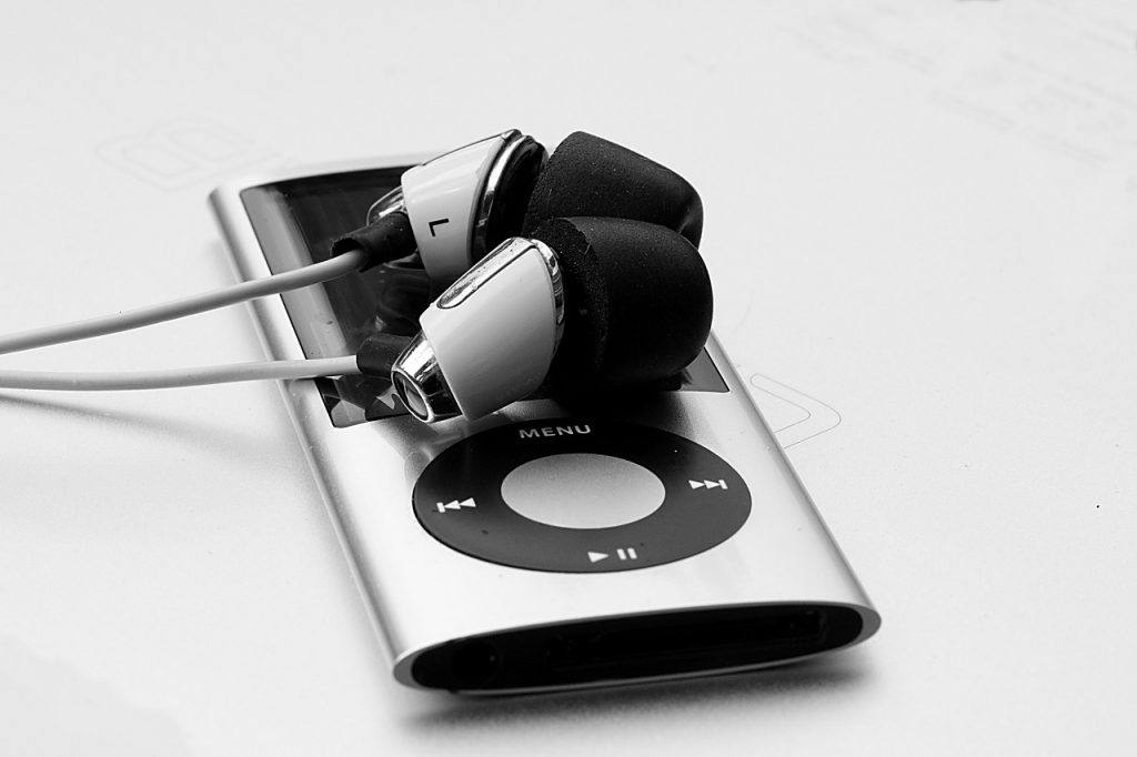 Never Miss a Beat: Waterproof MP3 Players for Swimmers and Water Sports